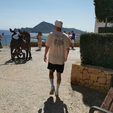 bennywhatthehell's profile picture