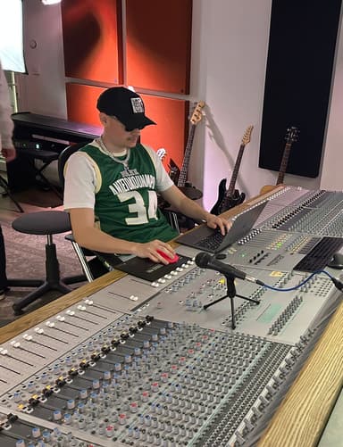 fakestepback's profile picture